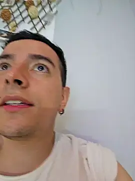 Jhoan saenz online show from 02-17-25, 02:42