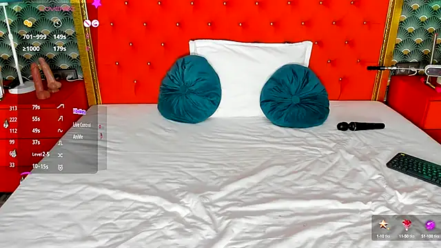 Snapshot of VallerieJones chatting on 09-18-25, 08:16 VallerieJones online show from 09-18-25, 08:16