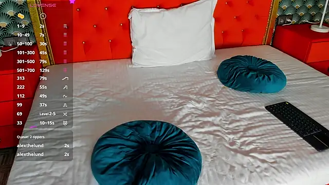 Snapshot of VallerieJones chatting on 10-06-25, 10:29 VallerieJones online show from 10-06-25, 10:29