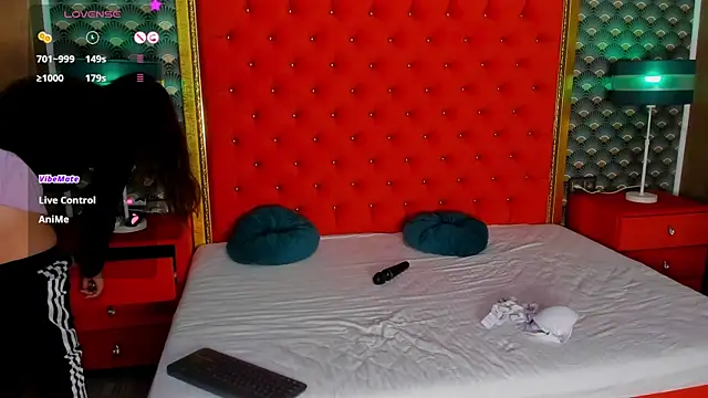 Snapshot of VallerieJones chatting on 10-17-25, 08:28 VallerieJones online show from 10-17-25, 08:28