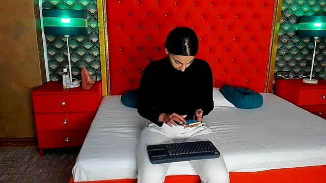 Snapshot of VallerieJones chatting on 10-18-25, 10:27 VallerieJones online show from 10-18-25, 10:27