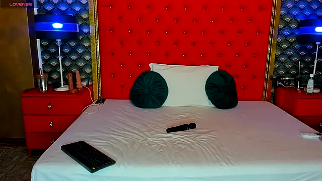 Snapshot of VallerieJones chatting on 11-05-25, 12:21 VallerieJones online show from 11-05-25, 12:21