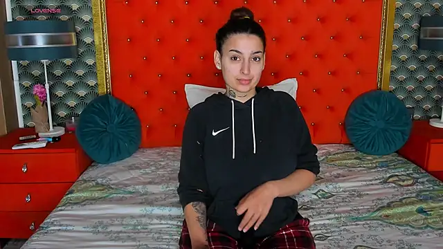 VallerieJones online show from 04-24-26, 11:34