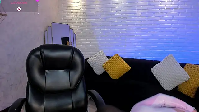 MaryLewis  online show from 02-03-25, 06:07