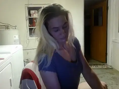 Snapshot of missymilf chatting on 02-06-25, 01:27 missymilf online show from 02-06-25, 01:27