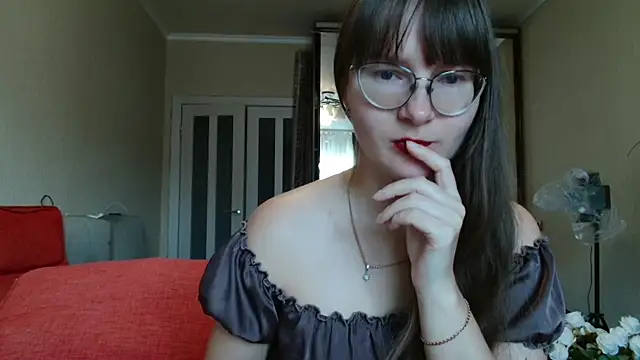 KiraGoldens online show from 10-12-25, 06:45