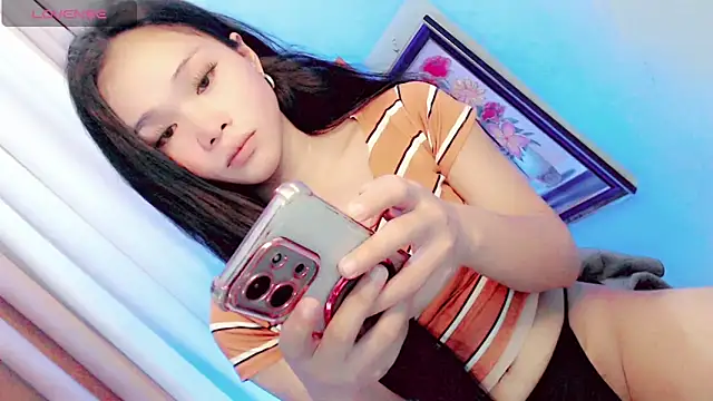 Snapshot of amomentoflust69 chatting on 06-04-26, 11:16 amomentoflust69 online show from 06-04-26, 11:16