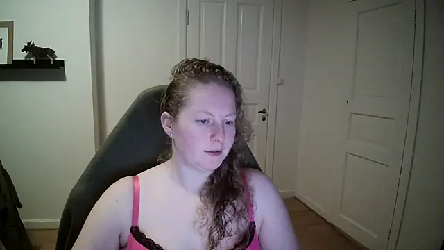 Girlnina-1995 online show from 12-20-24, 04:04