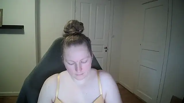 Girlnina-1995 online show from 01-31-25, 12:18