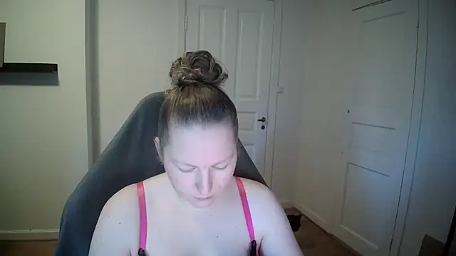 Girlnina-1995 online show from 02-06-25, 10:15