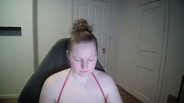 Girlnina-1995 online show from 02-14-25, 08:52