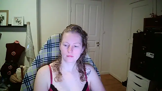 Girlnina-1995 online show from 01-14-26, 05:46