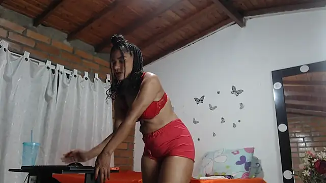 Snapshot of Bigassmommy_x chatting on 03-04-25, 02:06 Bigassmommy x online show from 03-04-25, 02:06