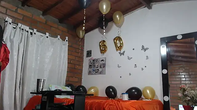 Snapshot of Bigassmommy_x chatting on 03-09-25, 02:07 Bigassmommy x online show from 03-09-25, 02:07