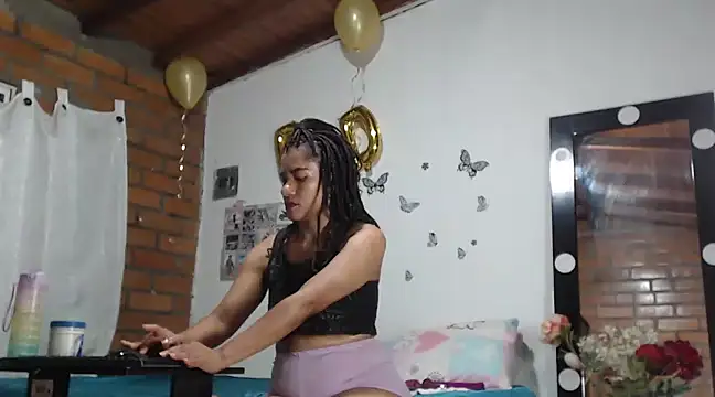 Snapshot of Bigassmommy_x chatting on 03-18-25, 03:31 Bigassmommy x online show from 03-18-25, 03:31