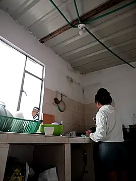 Snapshot of Bigassmommy_x chatting on 10-04-25, 03:32 Bigassmommy x online show from 10-04-25, 03:32