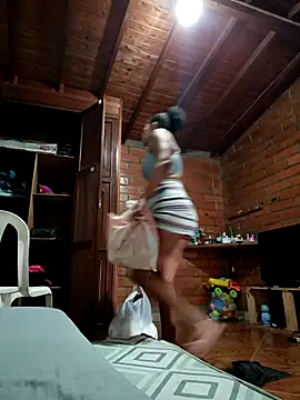 Snapshot of Bigassmommy_x chatting on 10-29-25, 03:36 Bigassmommy x online show from 10-29-25, 03:36