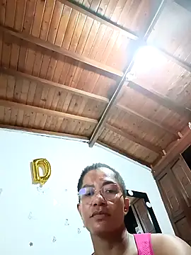 Snapshot of Bigassmommy_x chatting on 11-18-25, 12:20 Bigassmommy x online show from 11-18-25, 12:20