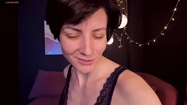 LorenDaze online show from 02-11-25, 05:29