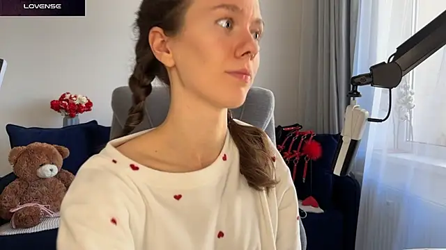 Snapshot of DivineBite chatting on 09-19-25, 02:29 DivineBite online show from 09-19-25, 02:29