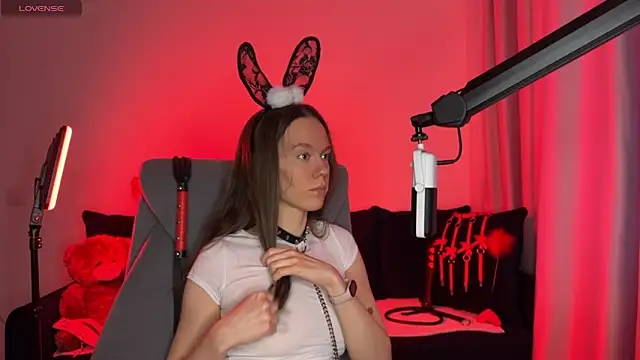 Snapshot of DivineBite chatting on 09-23-25, 01:47 DivineBite online show from 09-23-25, 01:47