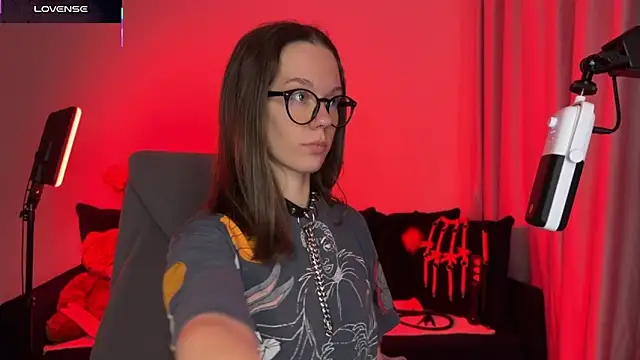 Snapshot of DivineBite chatting on 10-21-25, 05:02 DivineBite online show from 10-21-25, 05:02