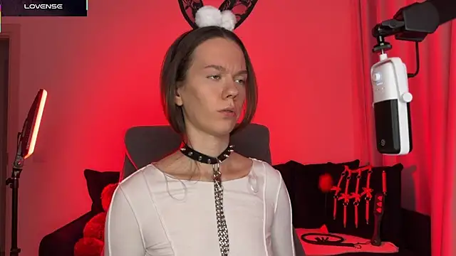 Snapshot of DivineBite chatting on 11-02-25, 03:36 DivineBite online show from 11-02-25, 03:36