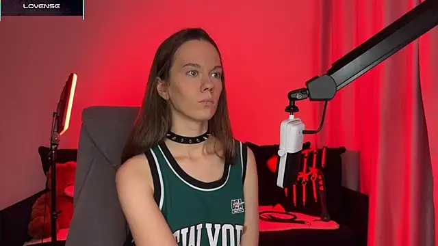 Snapshot of DivineBite chatting on 11-10-25, 04:17 DivineBite online show from 11-10-25, 04:17