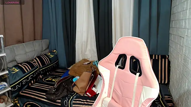 Snapshot of MagnificatMistress chatting on 01-12-25, 12:39 MagnificatMistress online show from 01-12-25, 12:39