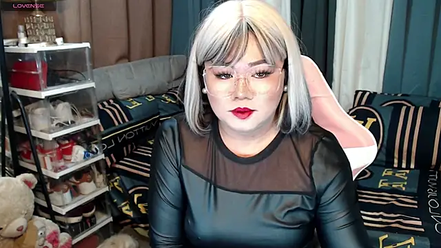 Snapshot of MagnificatMistress chatting on 01-17-25, 05:19 MagnificatMistress online show from 01-17-25, 05:19