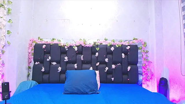  carolina fox online show from 09-11-25, 03:06