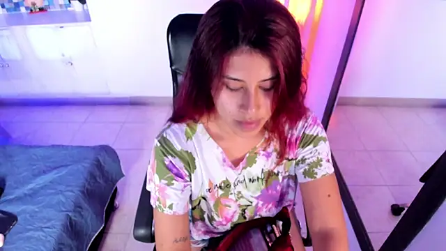 Snapshot of Karlagonzales_ chatting on 02-07-25, 06:45 Karlagonzales online show from 02-07-25, 06:45