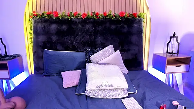 Snapshot of Karlagonzales_ chatting on 02-14-25, 12:51 Karlagonzales online show from 02-14-25, 12:51