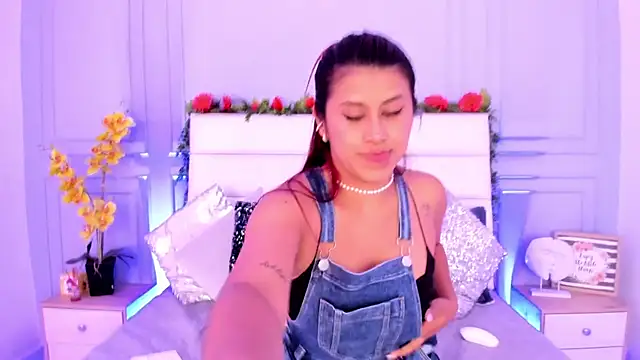 Snapshot of Karlagonzales_ chatting on 03-13-25, 12:37 Karlagonzales online show from 03-13-25, 12:37