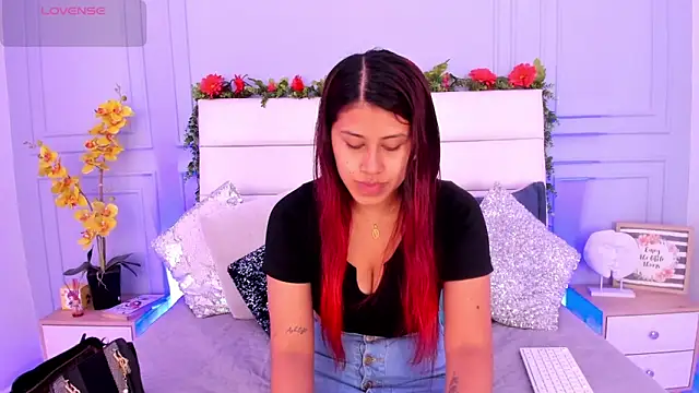 Snapshot of Karlagonzales_ chatting on 03-15-25, 12:02 Karlagonzales online show from 03-15-25, 12:02