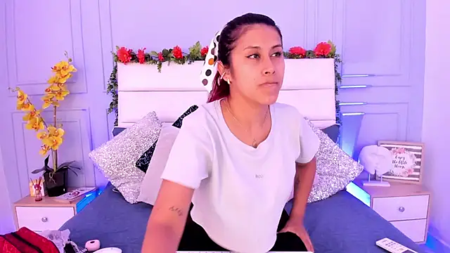 Snapshot of Karlagonzales_ chatting on 03-20-25, 06:20 Karlagonzales online show from 03-20-25, 06:20