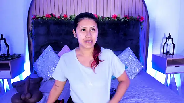 Snapshot of Karlagonzales_ chatting on 11-17-25, 10:21 Karlagonzales online show from 11-17-25, 10:21