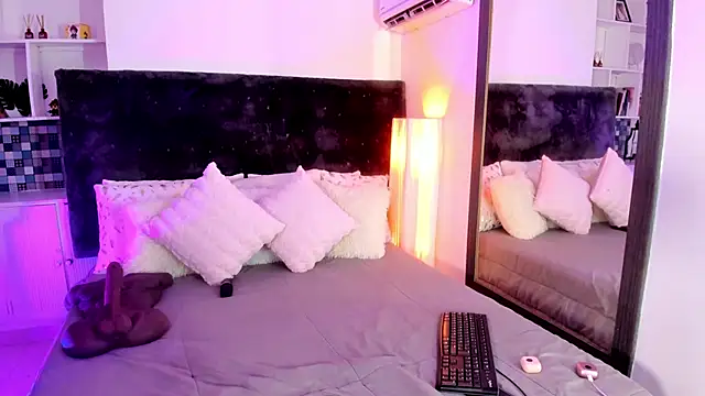 Snapshot of Karlagonzales_ chatting on 06-04-26, 06:47 Karlagonzales online show from 06-04-26, 06:47