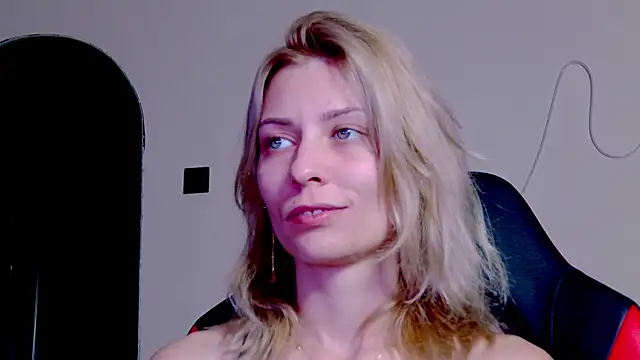 karo123421 online show from 11-04-25, 09:47