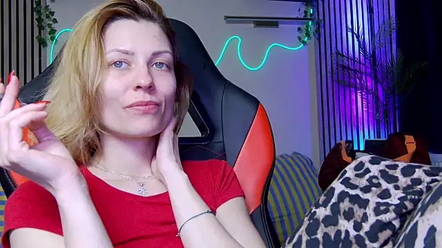 karo123421 online show from 02-17-26, 09:21