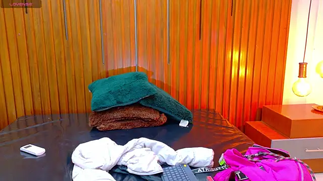 SilvanaCapelli online show from 11-26-25, 10:11