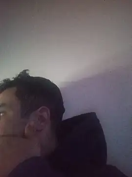 Snapshot of Ayoub--Nik chatting on 05-11-26, 07:33 Ayoub--Nik online show from 05-11-26, 07:33