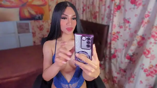 Snapshot of Miss_Lara69 chatting on 12-17-25, 01:33 Miss Lara69 online show from 12-17-25, 01:33