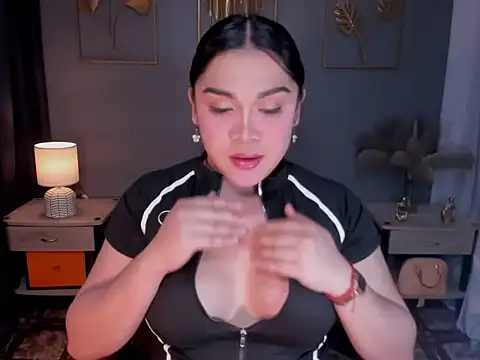 Snapshot of MaxeneCullens chatting on 10-20-25, 02:45 MaxeneCullens online show from 10-20-25, 02:45