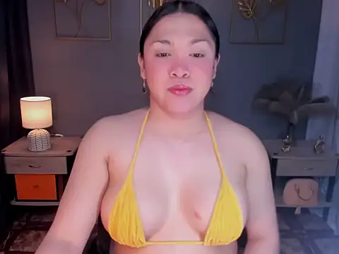 Snapshot of MaxeneCullens chatting on 10-21-25, 03:07 MaxeneCullens online show from 10-21-25, 03:07