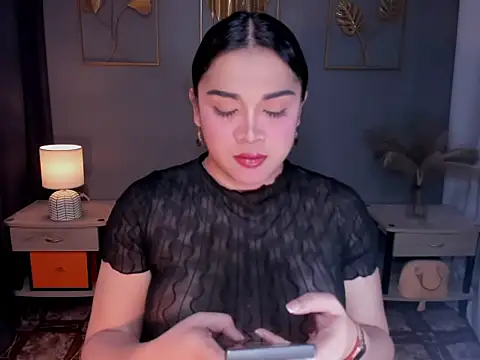 Snapshot of MaxeneCullens chatting on 11-12-25, 03:29 MaxeneCullens online show from 11-12-25, 03:29