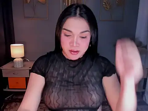 Snapshot of MaxeneCullens chatting on 11-19-25, 03:28 MaxeneCullens online show from 11-19-25, 03:28