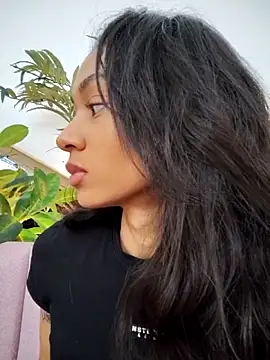 Snapshot of Leaberry chatting on 11-02-25, 05:37 Leaberry online show from 11-02-25, 05:37