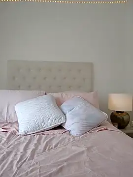 Snapshot of Leaberry chatting on 11-12-25, 05:46 Leaberry online show from 11-12-25, 05:46