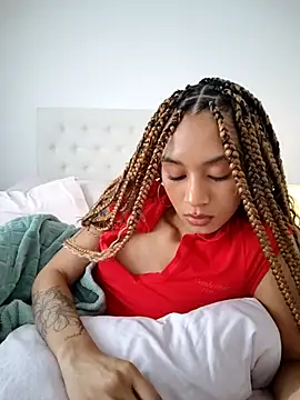 Snapshot of Leaberry chatting on 11-14-25, 05:44 Leaberry online show from 11-14-25, 05:44